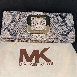 Michael Kors Sutton clutch NWT